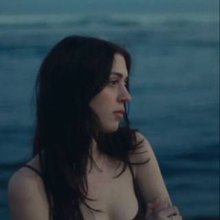 Lizzy McAlpine wallpaper