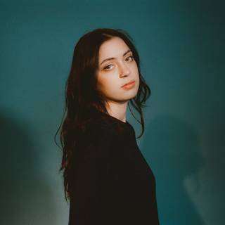 Lizzy McAlpine wallpaper