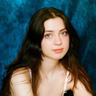 Lizzy McAlpine wallpaper