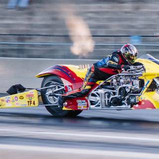 1366x768 motor wallpaper