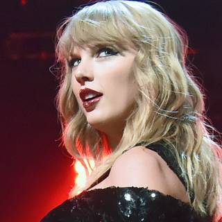 Taylor Swift PFP wallpaper