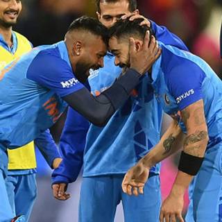 Hardik and Virat Kohli wallpaper