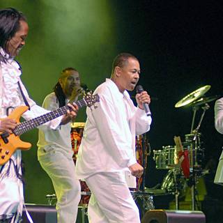 Earth, Wind & Fire wallpaper