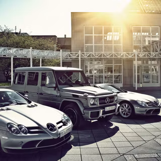 Car and house wallpaper