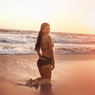 Beach girl 4k wallpaper