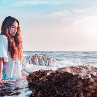 Beach girl 4k wallpaper