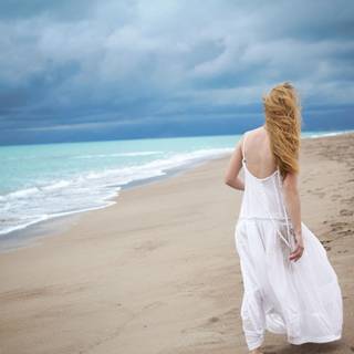 Beach girl 4k wallpaper