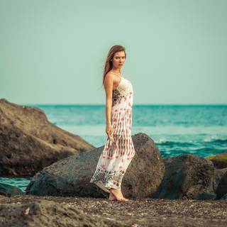 Beach girl 4k wallpaper