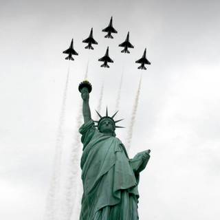 Statue of Liberty iPhone wallpaper