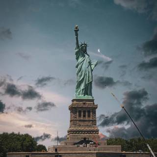 Statue of Liberty iPhone wallpaper