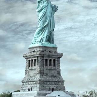 Statue of Liberty iPhone wallpaper