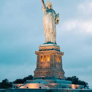 Statue of Liberty iPhone wallpaper