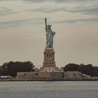 Statue of Liberty iPhone wallpaper