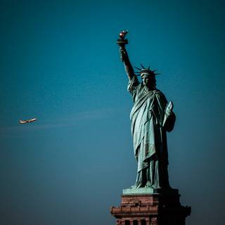 Statue of Liberty iPhone wallpaper