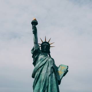 Statue of Liberty iPhone wallpaper