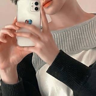 Phone selfie wallpaper