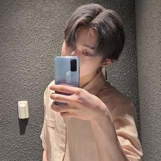 Phone selfie wallpaper