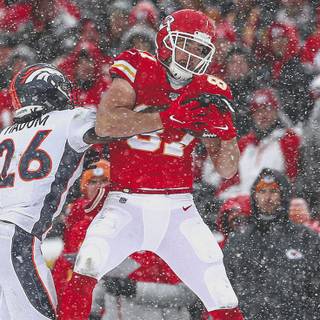 Travis Kelce iPhone wallpaper