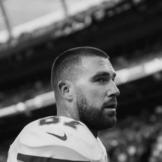 Travis Kelce iPhone wallpaper
