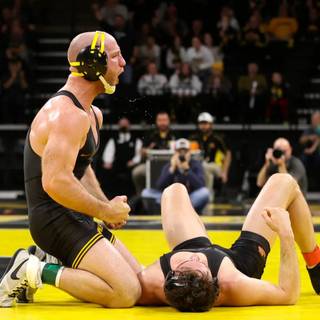 Iowa Hawkeyes wrestling wallpaper