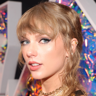 Taylor Swift laptop 4k wallpaper