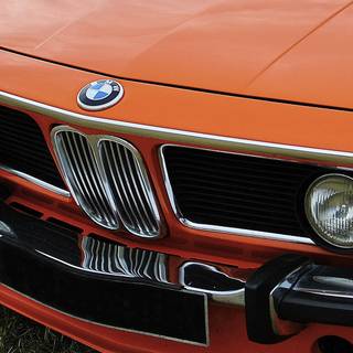 BMW iPhone 13 wallpaper