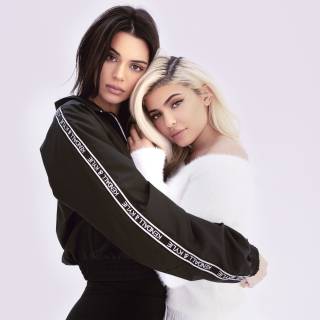 Kendall and Kylie wallpaper