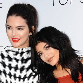 Kendall and Kylie wallpaper