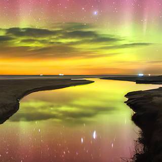 iPhone northern lights wallpaper