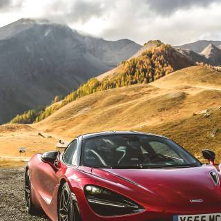 McLaren 720s iPhone wallpaper