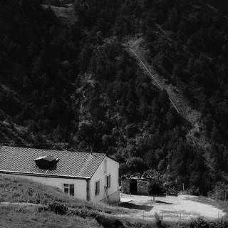 Black house iPhone wallpaper