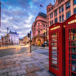 Red phone box wallpaper
