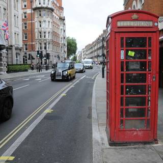 Red phone box wallpaper