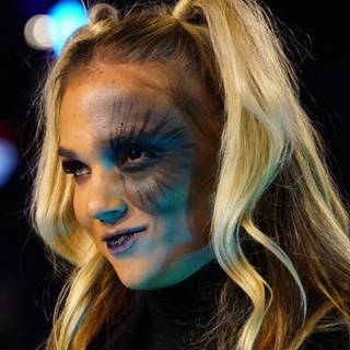 Julia Hart wallpaper