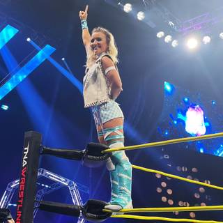 Xia Brookside wallpaper