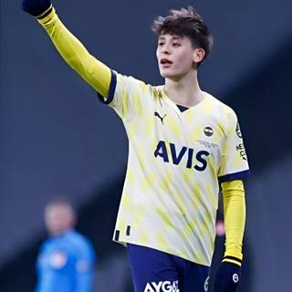 Arda Güler 4k iPhone wallpaper