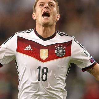 Toni Kroos iPhone wallpaper