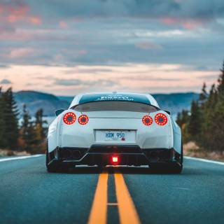 White car desktop wallpaper