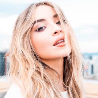 Sabrina Carpenter iPhone wallpaper