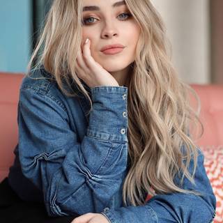 Sabrina Carpenter iPhone wallpaper
