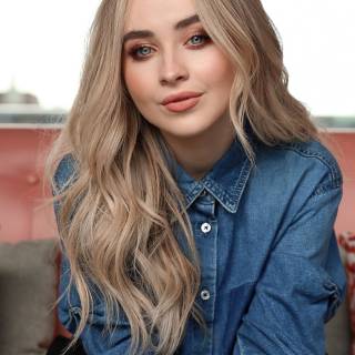 Sabrina Carpenter iPhone wallpaper