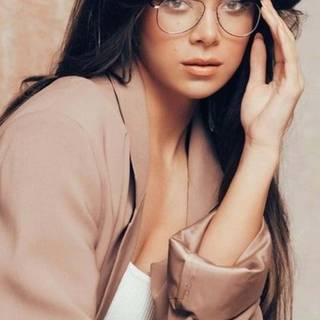 Hailee Steinfeld iPhone wallpaper