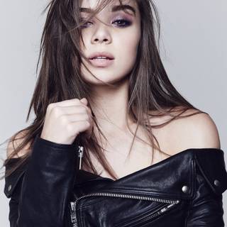 Hailee Steinfeld iPhone wallpaper