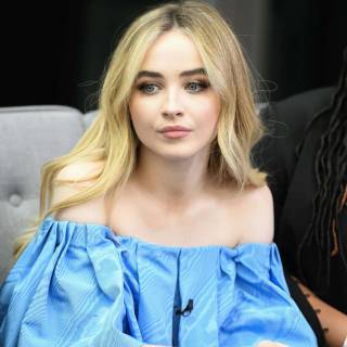 Sabrina Carpenter iPhone wallpaper