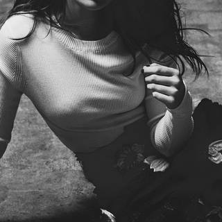 Hailee Steinfeld iPhone wallpaper