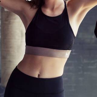 Hailee Steinfeld iPhone wallpaper