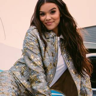 Hailee Steinfeld iPhone wallpaper