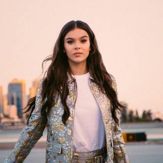 Hailee Steinfeld iPhone wallpaper