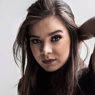 Hailee Steinfeld iPhone wallpaper
