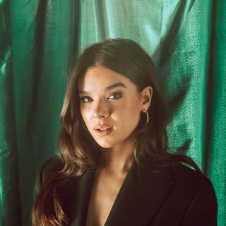 Hailee Steinfeld iPhone wallpaper